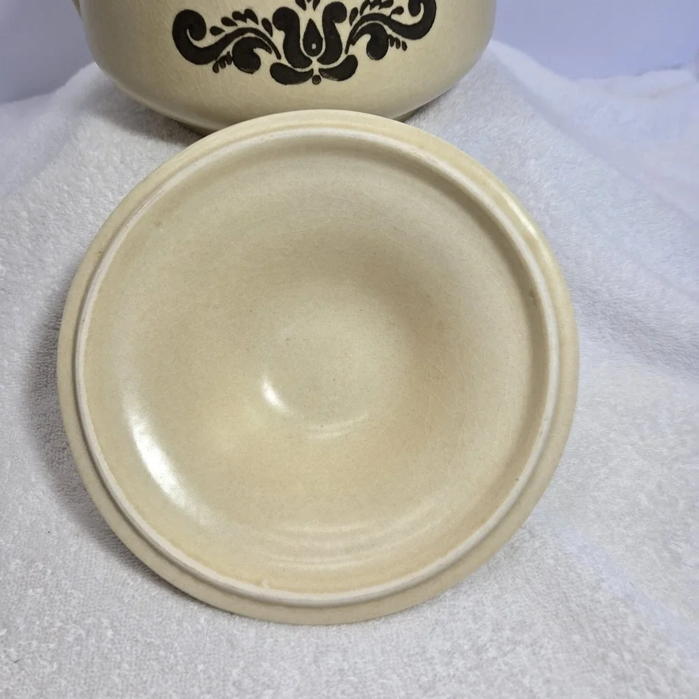 Vintage - Pfaltzgraff Village 2 Quart Casserole with Lid and Handles 6-315 - USA